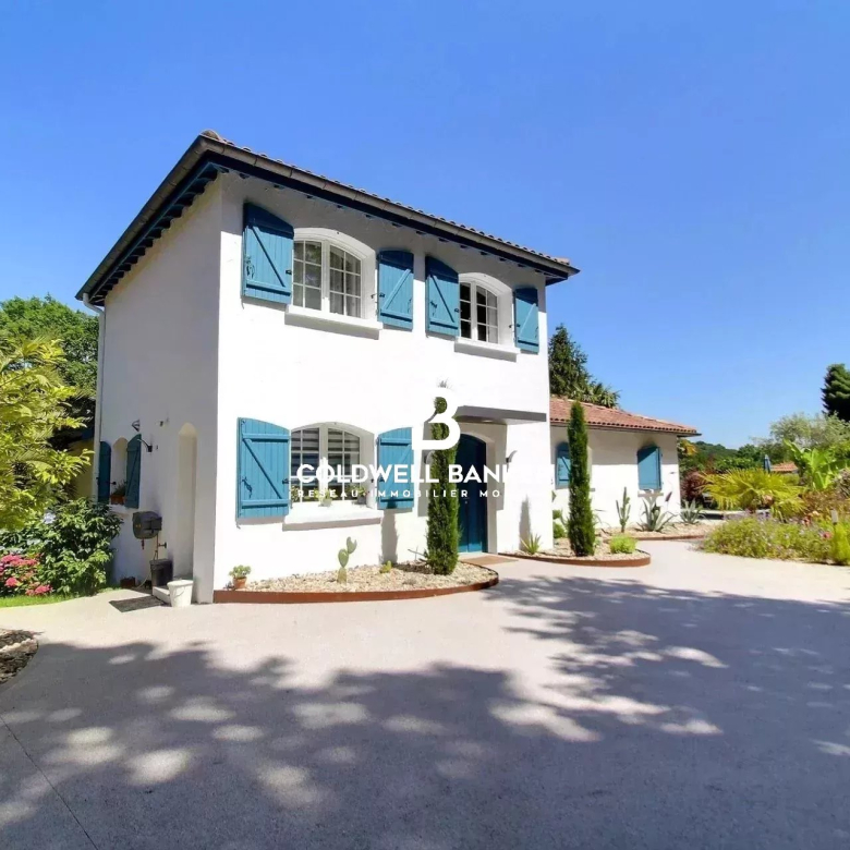Luxury real estate photo | Charming Properties