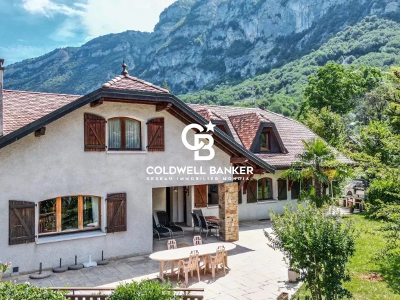 Maison à vendre avec vue sur le lac Léman et le Salève à Collonges-sous-Salève.