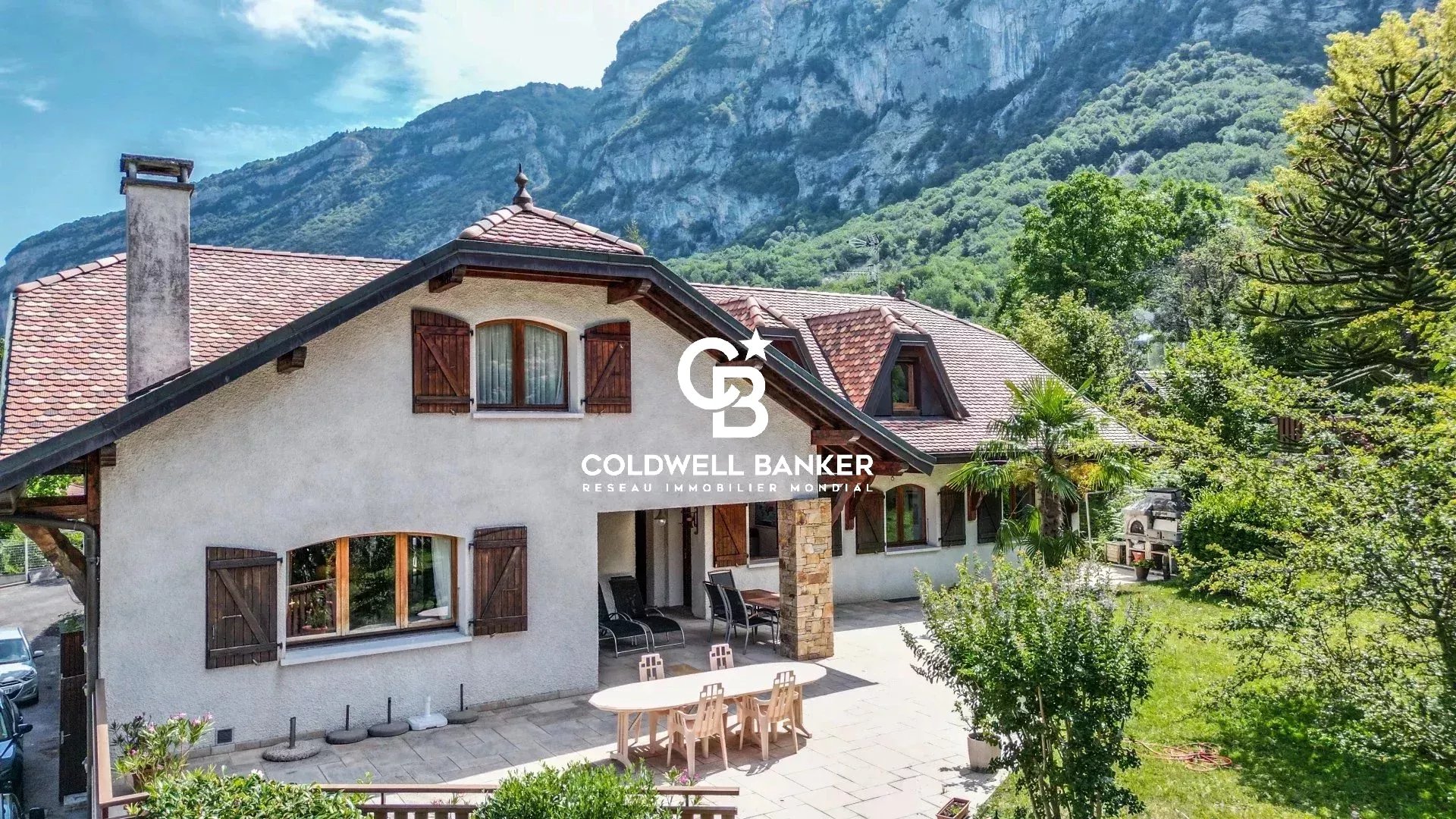 Propriété à vendre à Collonges-sous-Salève Maison à vendre avec vue sur le lac Léman et le Salève à Collonges-sous-Salève.
