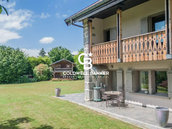Ferme rénovée à Arbusigny avec jardin et vue sur les Aravis.