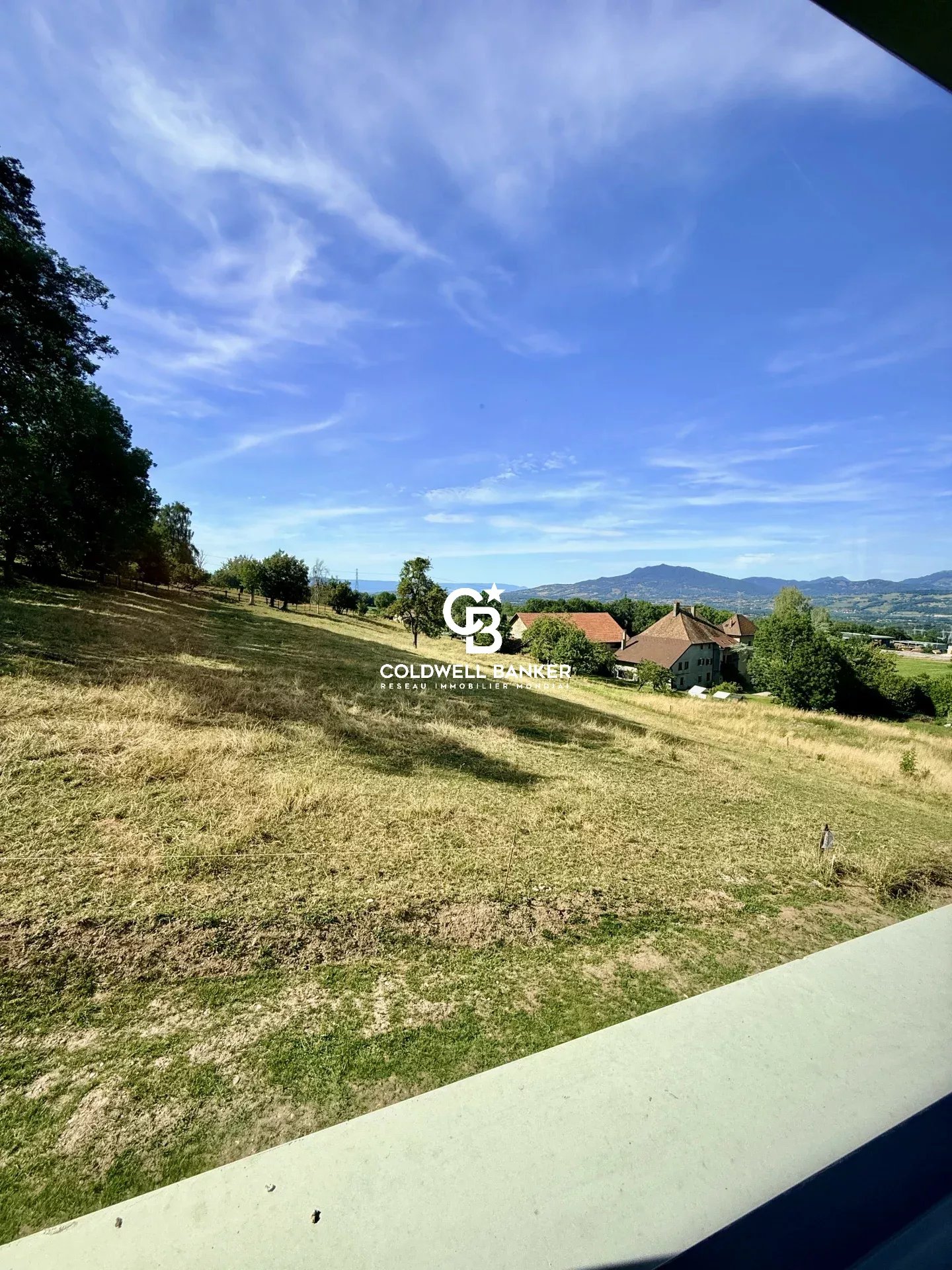 Panoramic view from the house for sale in Etaux Unobstructed view of a green landscape with houses and mountains in the background in Etaux.