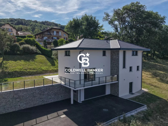 Modern house for sale with terrace and garden in Etaux, view of the Môle and the Aravis.