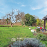 Architect-designed house at the edge of the forest in Mont-Saint-Aignan
