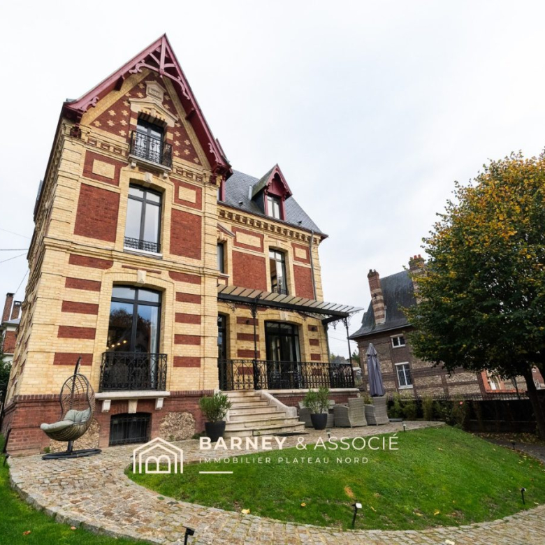 350 m² country house with swimming pool