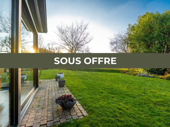 Architect-designed house at the edge of the forest in Mont-Saint-Aignan