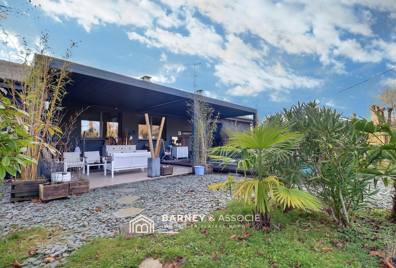 1764193543_VM1311_13_original