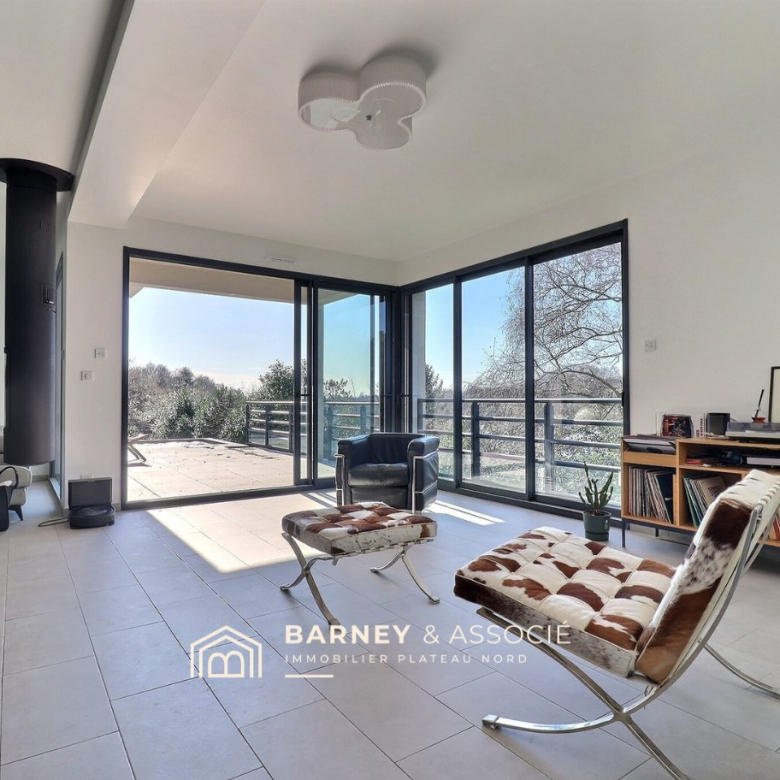 Family home with swimming pool – Near Boulingrin