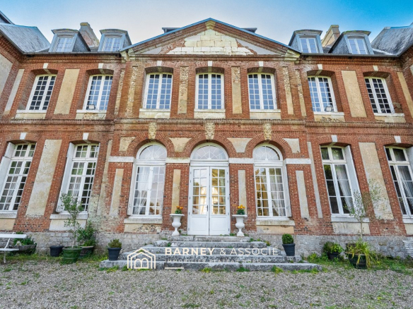 Château du XVIIIe siècle au coeur d’un domaine de 8 hectares