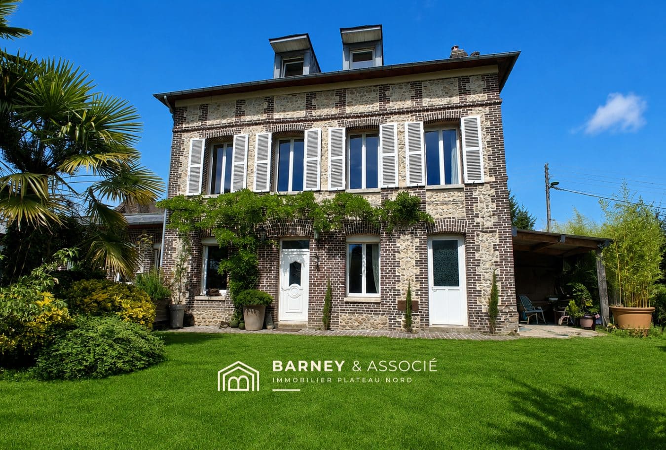 Maison ancienne en brique et silex avec jardin au soleil, Bihorel.