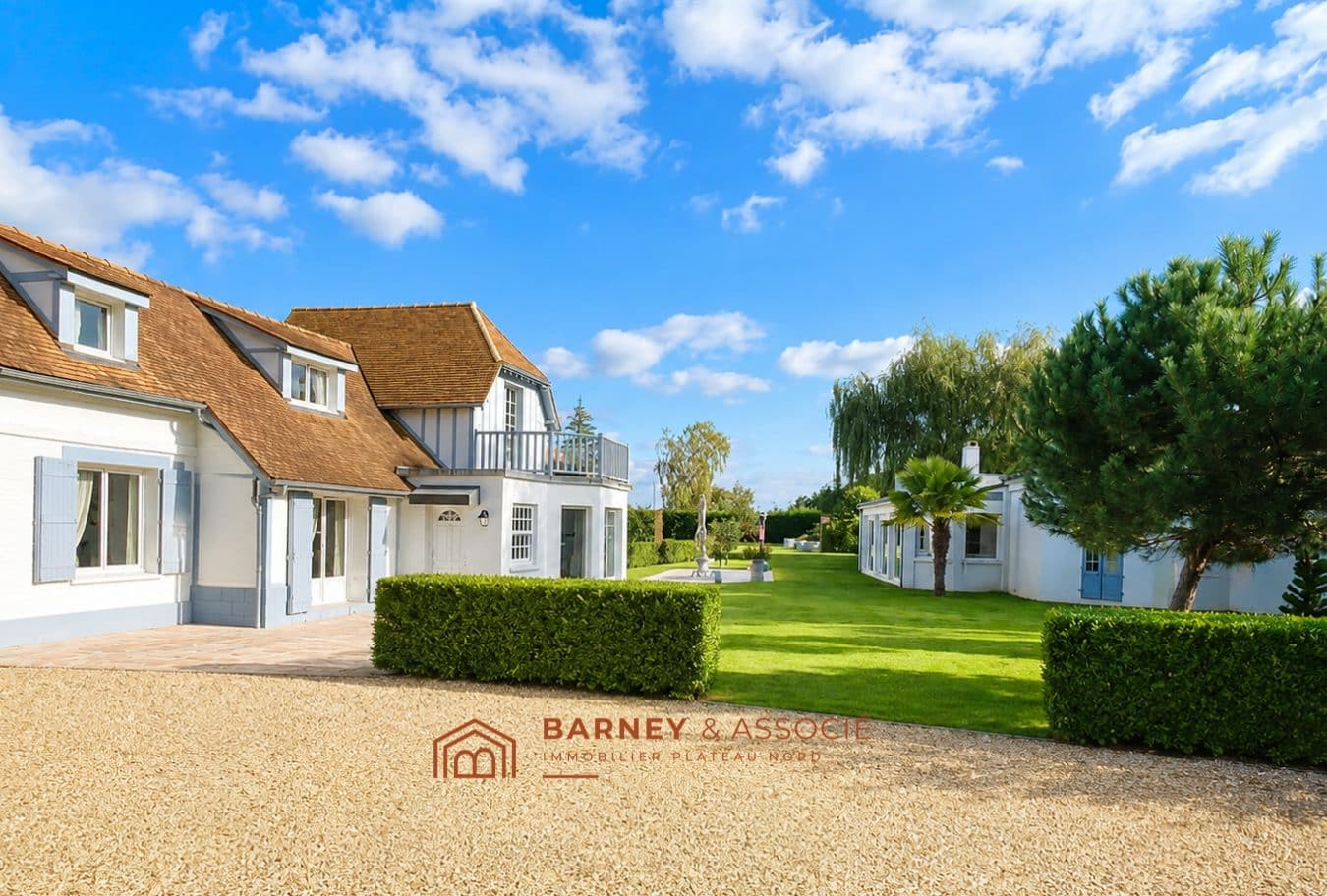 Maison de campagne avec jardin et piscine à Vironvay, France.