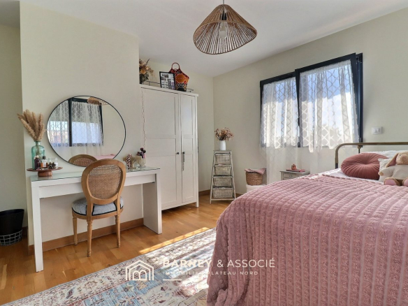 Bedroom in a contemporary house with bed, desk and warm decor in Bois-Guillaume.