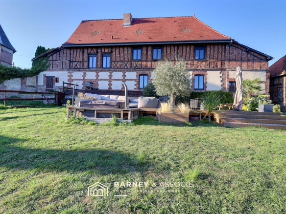 Propriété équestre rénovée avec jardin à Esclavelles, France.