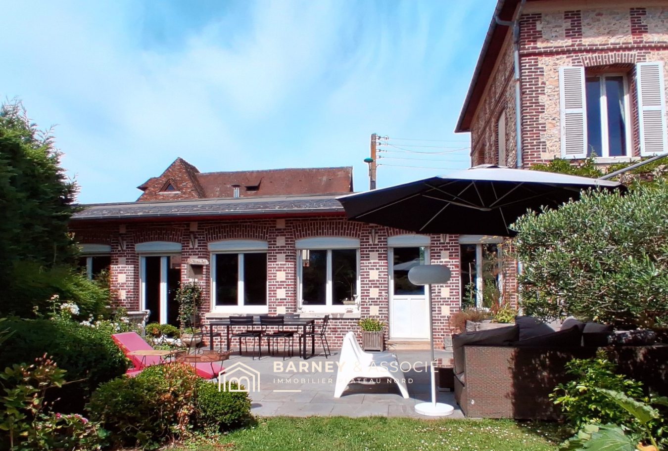 Charming house in Bihorel Old brick and flint house with garden, Bihorel.