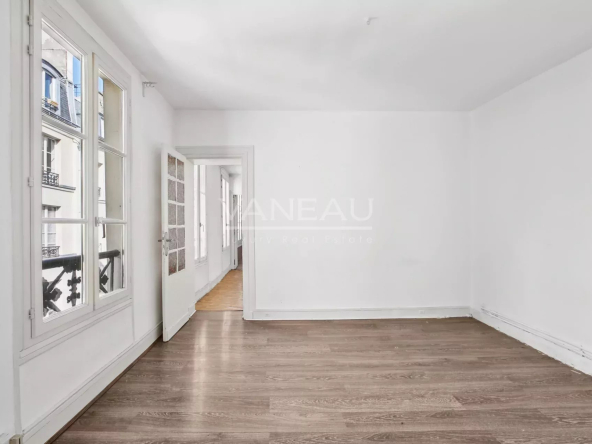 Paris IIème – Rue Sainte-Apolline – Trois pièces à rénover –