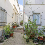 Paris Xe – Duplex atypique avec devanture boutique comme “une petite maison” –