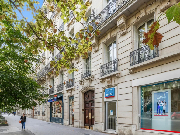 Paris XVIIe – Charmant 2 pièces – Pierre de taille, parquet, moulures et cheminées –