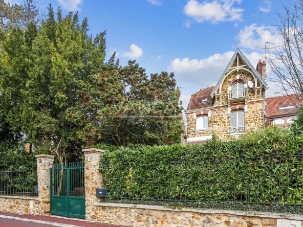 Sèvres – Quartier Brancas, rive droite – Maison meulière classée adossée au parc de Saint-Coud –