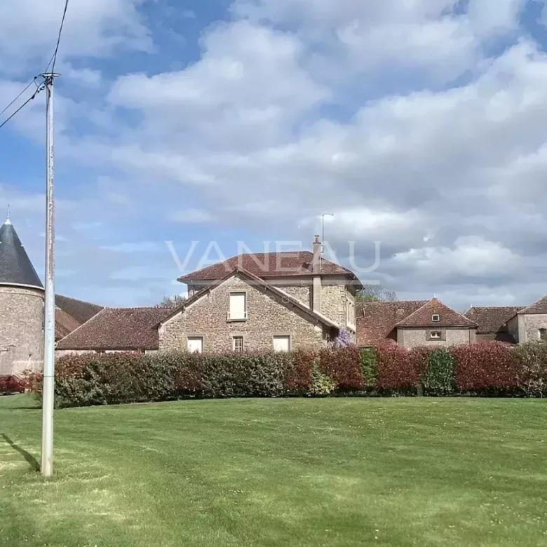 BASTIDE / HOUSE – AUBAGNE – 362 m2 on a plot of 9753 m2 –