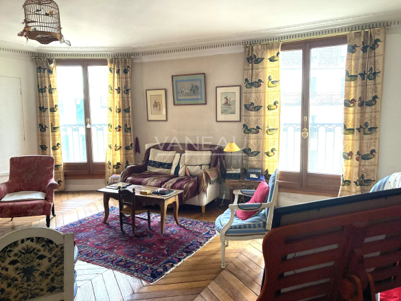 PARIS 9th – Large Apartment – ​​230 m² – 5 bedrooms –