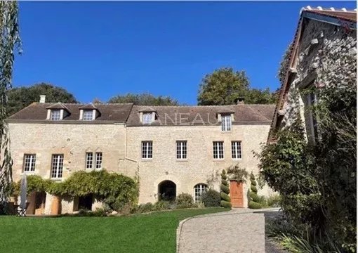 Sceaux (92330) – Villa de six pièces avec jardin fruitier –