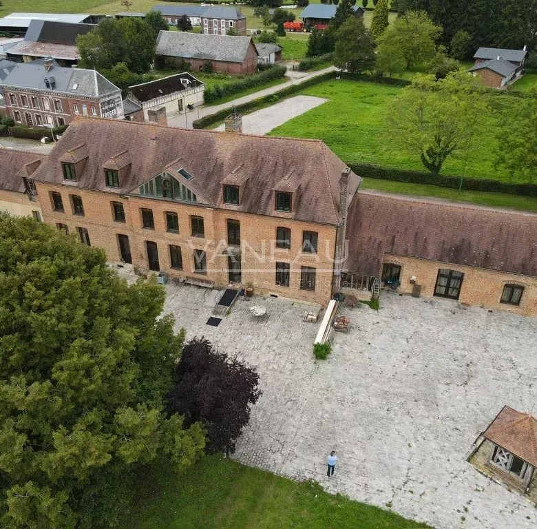 Évreux (27) – Magnifique propriété. Domaine sur parc arboré de 2200 m² –