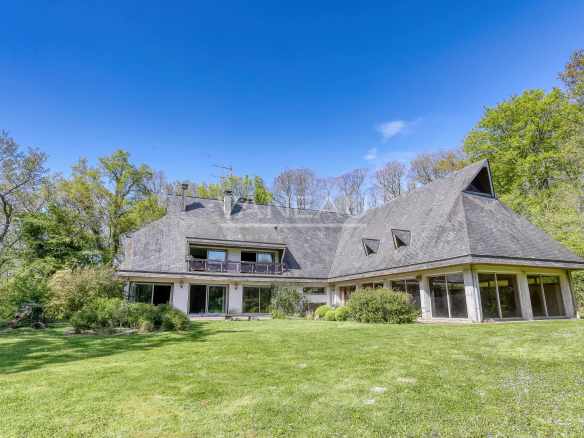Timeless architect-designed house in Normandy