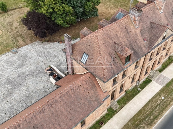 Vue aérienne du Manoir Henri IV, ancien Relais de Poste à Saint-André-sur-Cailly.