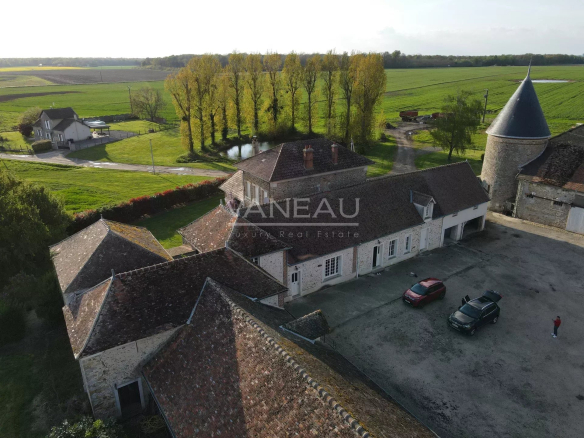 Historic farmhouse with dwelling house in La Chapelle-Gauthier, surrounded by greenery.