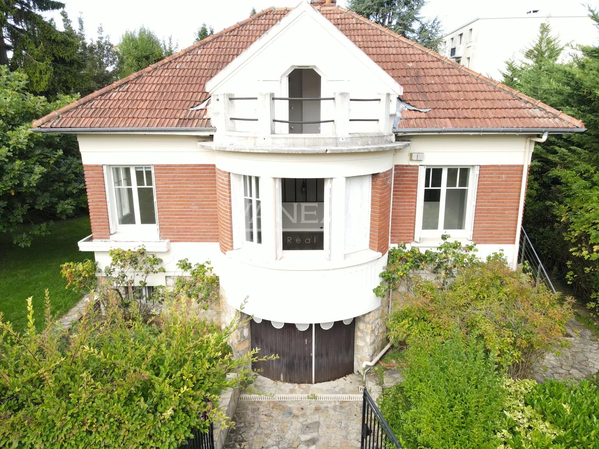 Maison familiale à Sceaux Maison individuelle rénovée de 1938 avec jardin fruitier à Sceaux.