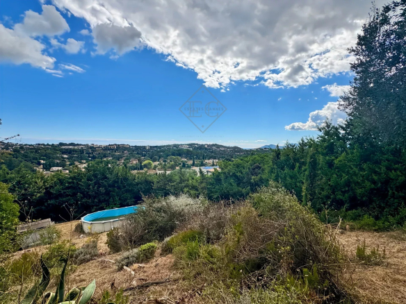 Terrain constructible avec vue mer – Mougins