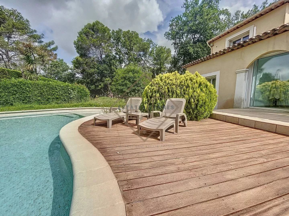 Elegance and Serenity: Your Haven of Peace in Roquefort-les-Pins
