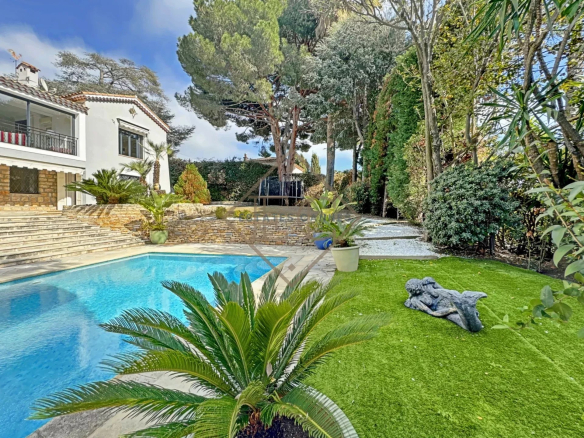 À VENDRE – VILLA D’EXCEPTION À CANNES – CALIFORNIE – VUE MER – PROCHE PLAGES