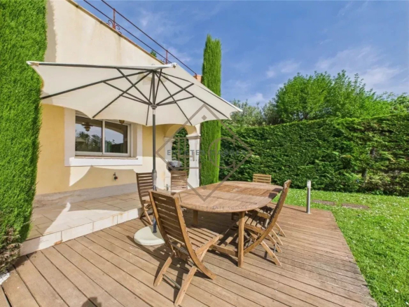 Elegance and Serenity: Your Haven of Peace in Roquefort-les-Pins