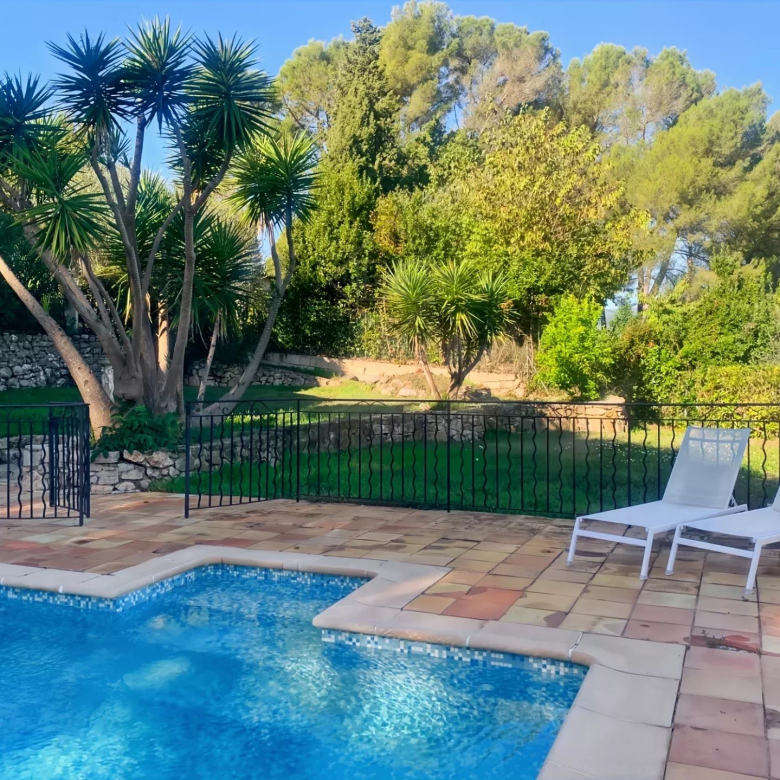 Appartement dernier étage avec amarrage   Port Grimaud