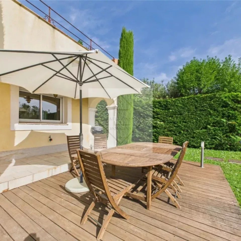 MAGNIFIQUE APPARTEMENT AVEC VUE MER PANORAMIQUE À ROQUEBRUNE-CAP-MARTIN