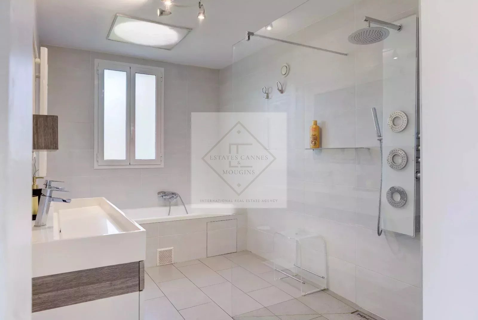 6862ea2197bb19d3a4857210733a9eb3_f0c5141c11_1600-original