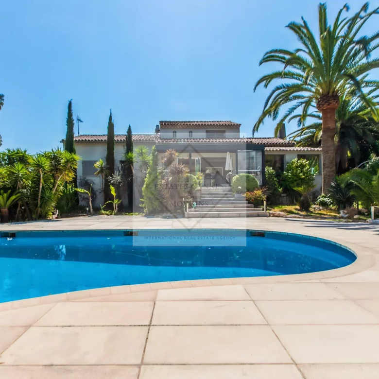 À seulement quelques minutes de Vaison-la-Romaine (6 km), da