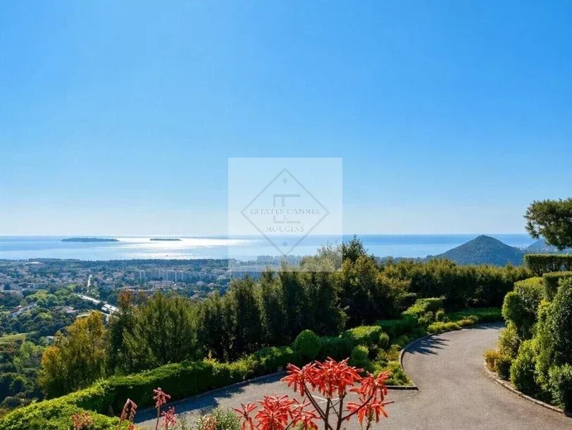Exceptionnelle villa – vue mer – Cannes
