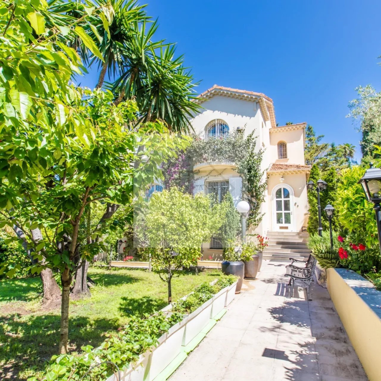 Vue mer panoramique – Villa d’exception avec fort potentiel