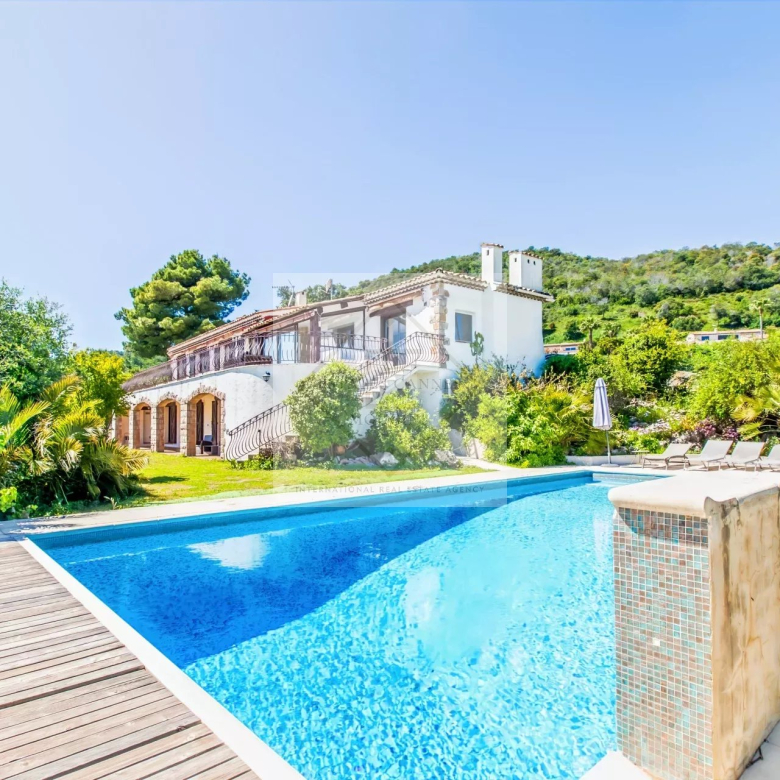 LOCATION VILLA DE LUXE MOUGINS – 6 CHAMBRES – PISCINE