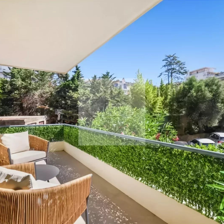 Bien rare — Appartement rénové proche du Palais des Festivals