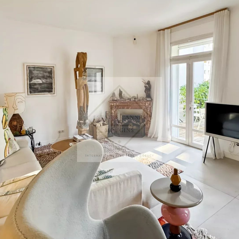 Appartement 3 pièces entièrement rénové – Cannes Palm Beach