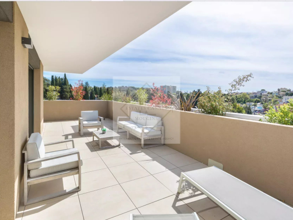 Dernier étage – Appartement 4 pièces neuf avec vue mer à Antibes