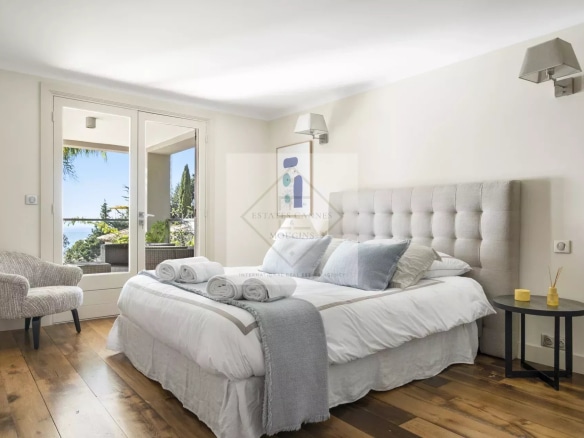 Room in a spacious villa in Cannes with a view of the Mediterranean Sea.