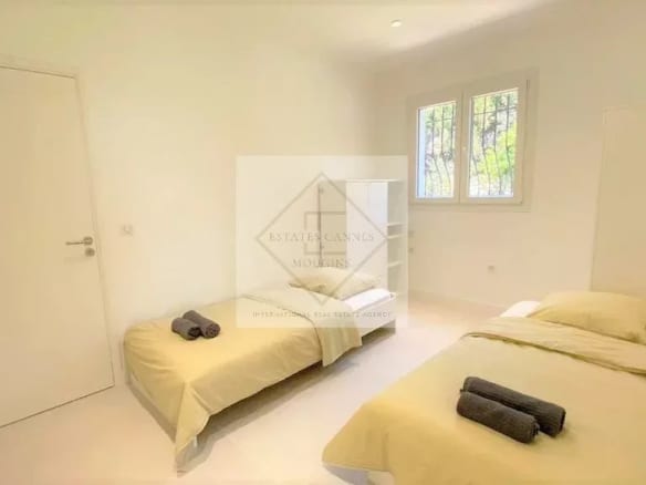Room in a villa in Mougins with single beds and bright decor.