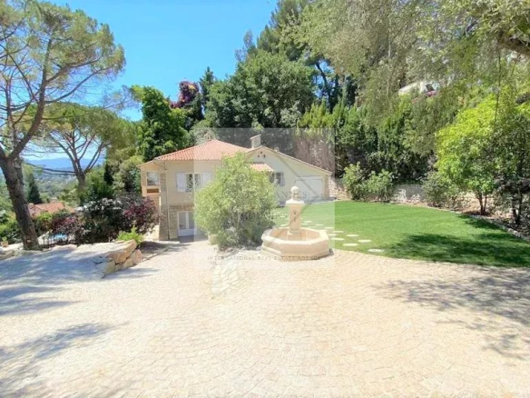 Prestigious property with garden and fountain in Mougins, French Riviera.