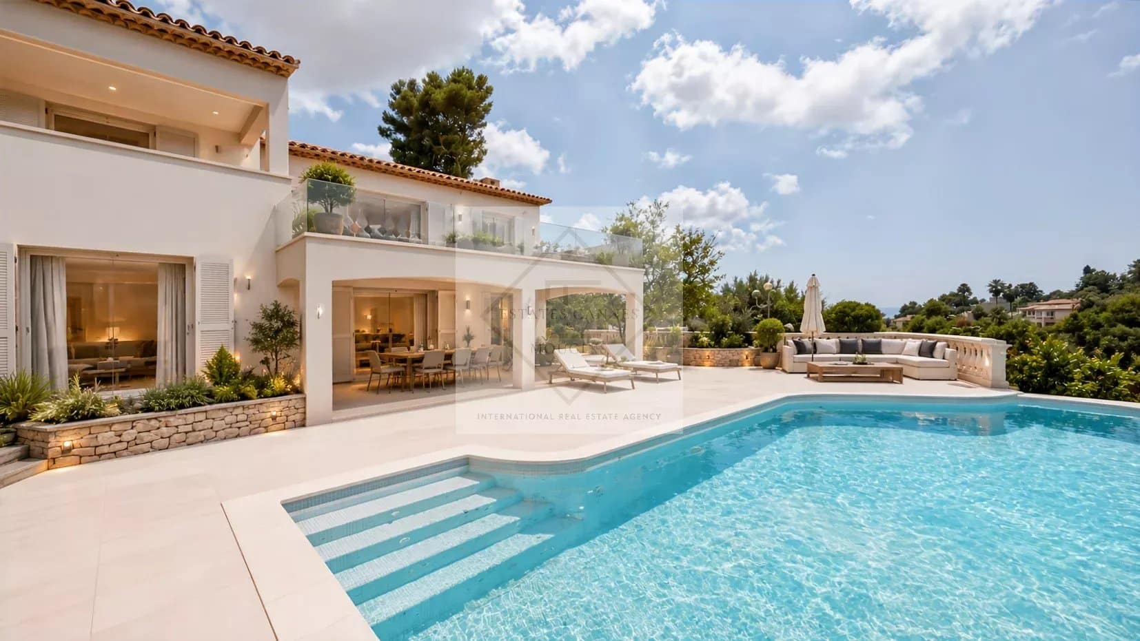 Villa with swimming pool and sea view in Antibes, surrounded by greenery.