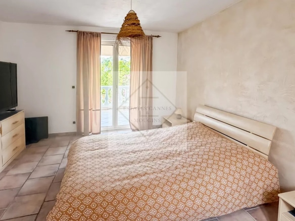 Room in a villa for sale in Antibes, with a double bed and access to a balcony.