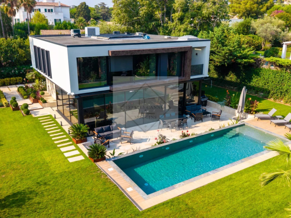 Luxury real estate photo | Charming Properties