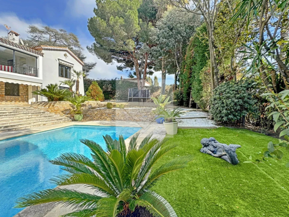 Luxury real estate photo | Charming Properties